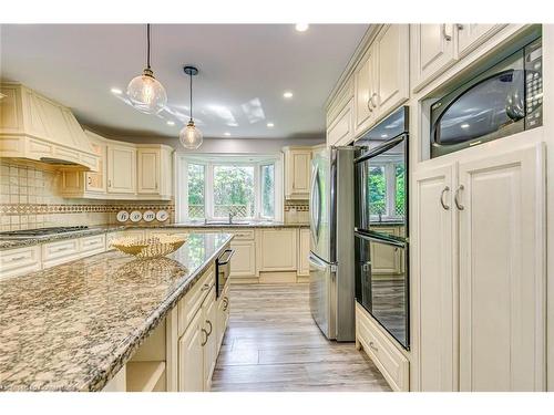 341 Acacia Court, Oakville, ON - Indoor Photo Showing Kitchen With Upgraded Kitchen