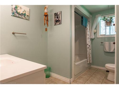 423 Parkdale Avenue, Fort Erie, ON - Indoor Photo Showing Bathroom