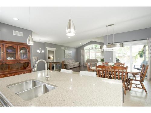 120 Creekside Drive, Welland, ON - Indoor Photo Showing Kitchen With Double Sink