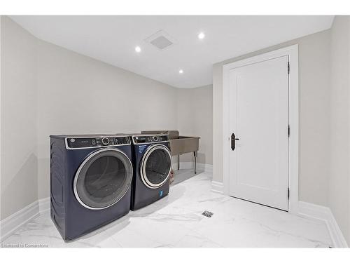 2642 Bluffs Way, Burlington, ON - Indoor Photo Showing Laundry Room