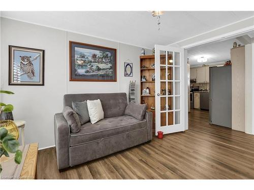 223-3033 Townline Road, Stevensville, ON - Indoor Photo Showing Living Room