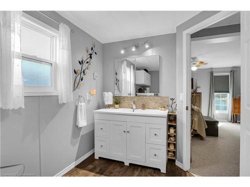 223-3033 Townline Road, Stevensville, ON - Indoor Photo Showing Bathroom