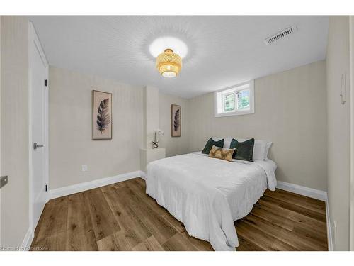 178 Seminole Road, Ancaster, ON - Indoor Photo Showing Bedroom