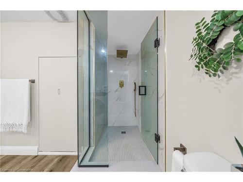 178 Seminole Road, Ancaster, ON - Indoor Photo Showing Bathroom