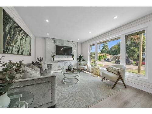 178 Seminole Road, Ancaster, ON - Indoor Photo Showing Living Room