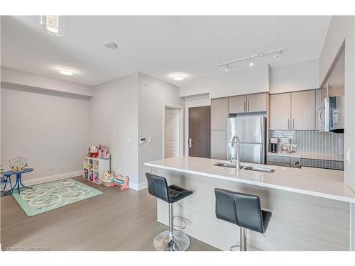 1106-55 Speers Road, Oakville, ON - Indoor Photo Showing Kitchen