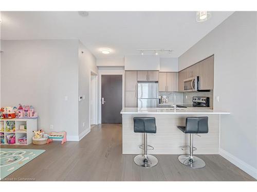 1106-55 Speers Road, Oakville, ON - Indoor Photo Showing Kitchen