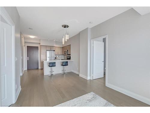 1106-55 Speers Road, Oakville, ON - Indoor Photo Showing Kitchen