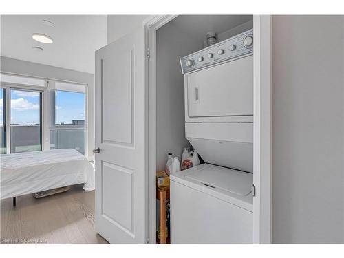 1106-55 Speers Road, Oakville, ON - Indoor Photo Showing Laundry Room