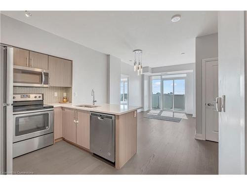 1106-55 Speers Road, Oakville, ON - Indoor Photo Showing Kitchen With Double Sink