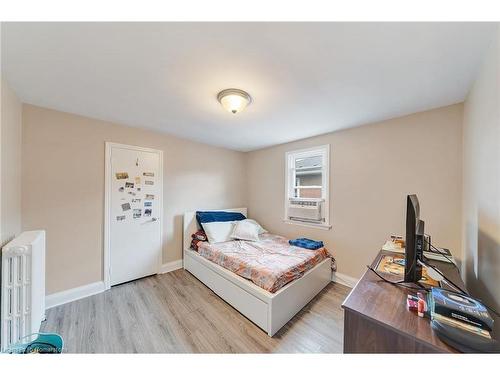 33 Fitzgerald Street, St. Catharines, ON - Indoor Photo Showing Bedroom