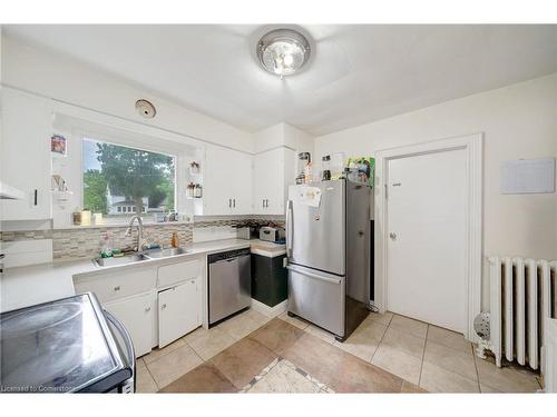 33 Fitzgerald Street, St. Catharines, ON - Indoor Photo Showing Kitchen With Double Sink