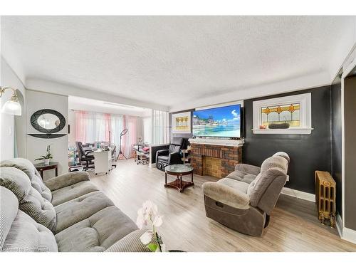 33 Fitzgerald Street, St. Catharines, ON - Indoor Photo Showing Living Room