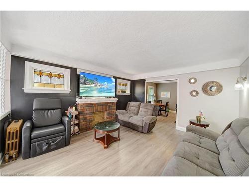 33 Fitzgerald Street, St. Catharines, ON - Indoor Photo Showing Living Room