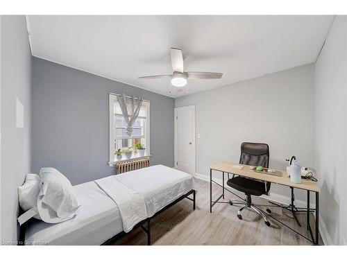 33 Fitzgerald Street, St. Catharines, ON - Indoor Photo Showing Bedroom