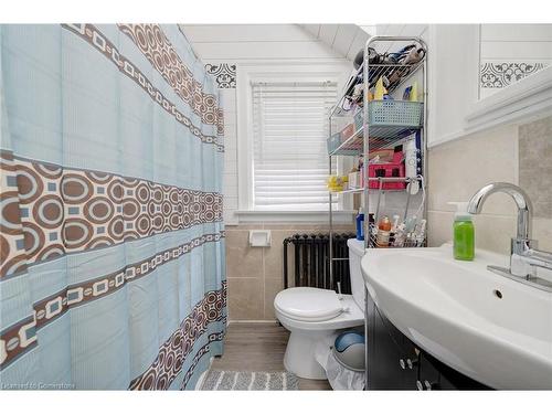 33 Fitzgerald Street, St. Catharines, ON - Indoor Photo Showing Bathroom