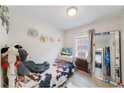 33 Fitzgerald Street, St. Catharines, ON - Indoor Photo Showing Bedroom