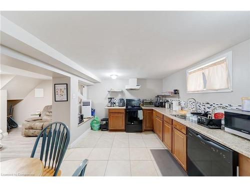 33 Fitzgerald Street, St. Catharines, ON - Indoor Photo Showing Kitchen With Double Sink