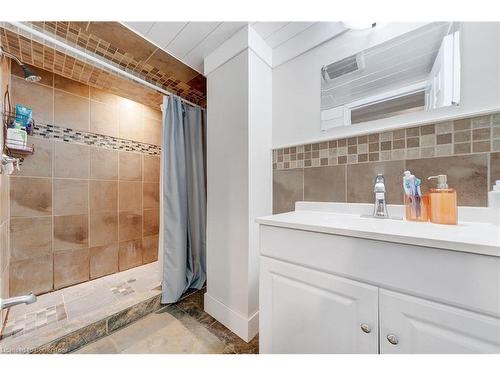 33 Fitzgerald Street, St. Catharines, ON - Indoor Photo Showing Bathroom