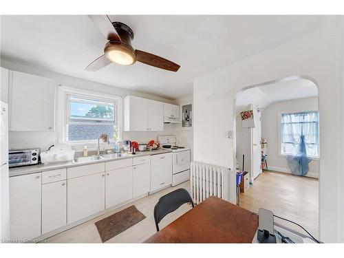 33 Fitzgerald Street, St. Catharines, ON - Indoor Photo Showing Kitchen