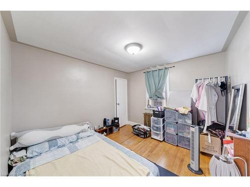 33 Fitzgerald Street, St. Catharines, ON - Indoor Photo Showing Bedroom