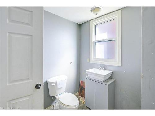 267 Front Street, Stratford, ON - Indoor Photo Showing Bathroom