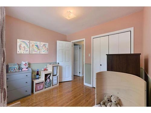 1217 Tavistock Drive, Burlington, ON - Indoor Photo Showing Bedroom