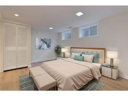 1217 Tavistock Drive, Burlington, ON - Indoor Photo Showing Bedroom