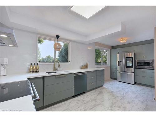 1217 Tavistock Drive, Burlington, ON - Indoor Photo Showing Kitchen