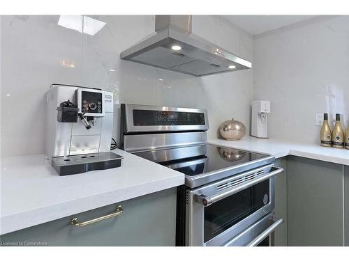 1217 Tavistock Drive, Burlington, ON - Indoor Photo Showing Kitchen