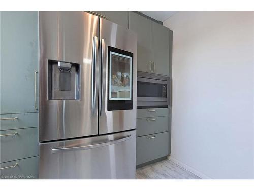 1217 Tavistock Drive, Burlington, ON - Indoor Photo Showing Kitchen