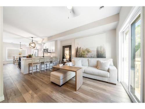 11-720 Grey Street, Brantford, ON - Indoor Photo Showing Living Room