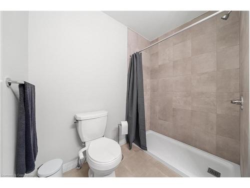 11-720 Grey Street, Brantford, ON - Indoor Photo Showing Bathroom