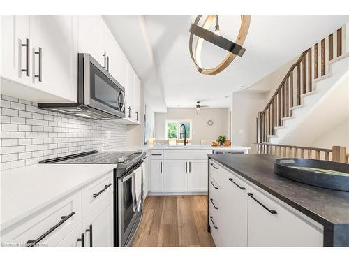 11-720 Grey Street, Brantford, ON - Indoor Photo Showing Kitchen With Upgraded Kitchen