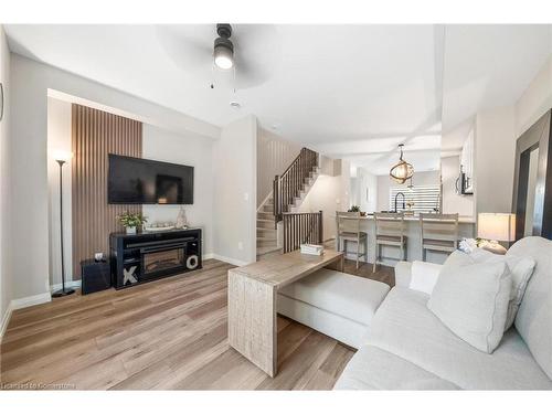 11-720 Grey Street, Brantford, ON - Indoor Photo Showing Living Room