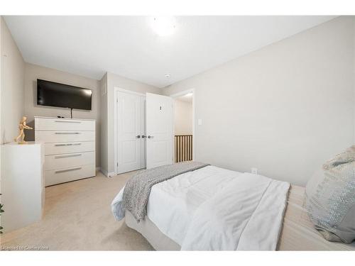 11-720 Grey Street, Brantford, ON - Indoor Photo Showing Bedroom