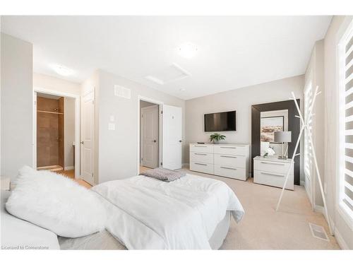 11-720 Grey Street, Brantford, ON - Indoor Photo Showing Bedroom