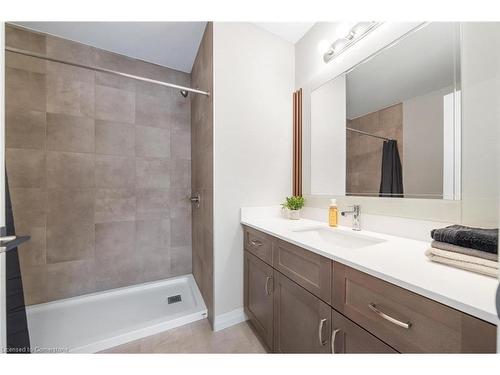 11-720 Grey Street, Brantford, ON - Indoor Photo Showing Bathroom