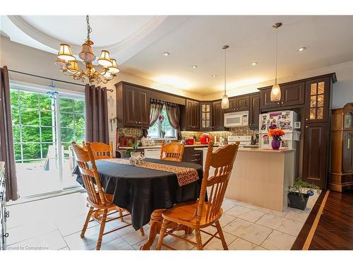 17182 Hwy 118, Haliburton, ON - Indoor Photo Showing Dining Room