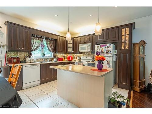 17182 Hwy 118, Haliburton, ON - Indoor Photo Showing Kitchen