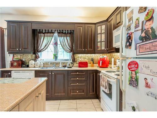 17182 Hwy 118, Haliburton, ON - Indoor Photo Showing Kitchen