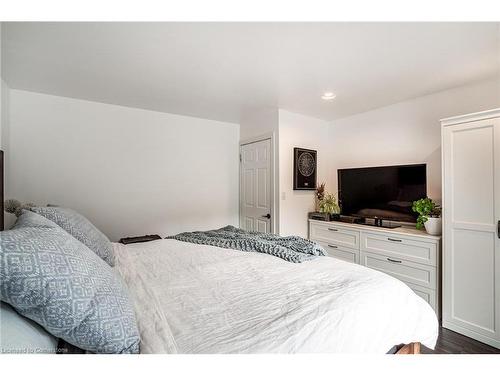 60 Cedar Crescent, New Dundee, ON - Indoor Photo Showing Bedroom