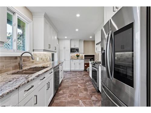 2859 Chippawa Road, Port Colborne, ON - Indoor Photo Showing Kitchen With Double Sink With Upgraded Kitchen