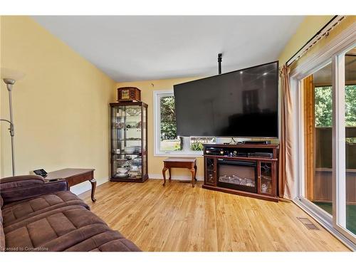 2859 Chippawa Road, Port Colborne, ON - Indoor Photo Showing Living Room