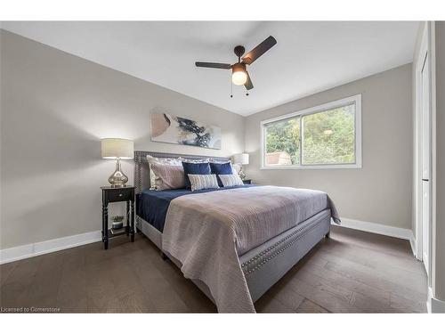 218 Memorial Drive, Brantford, ON - Indoor Photo Showing Bedroom