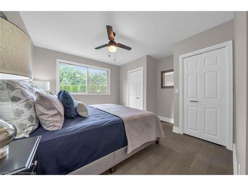 218 Memorial Drive, Brantford, ON - Indoor Photo Showing Bedroom