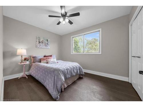 218 Memorial Drive, Brantford, ON - Indoor Photo Showing Bedroom