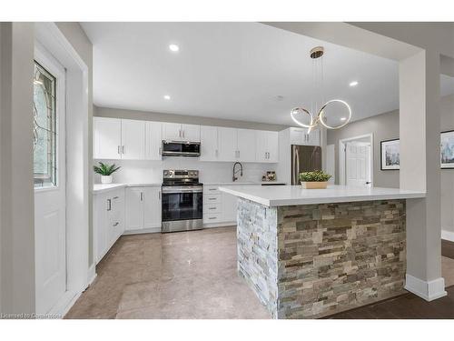 218 Memorial Drive, Brantford, ON - Indoor Photo Showing Kitchen With Upgraded Kitchen