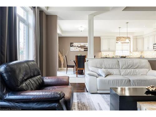 186 Millen Road, Hamilton, ON - Indoor Photo Showing Living Room