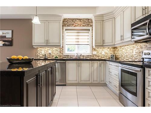 186 Millen Road, Hamilton, ON - Indoor Photo Showing Kitchen With Upgraded Kitchen